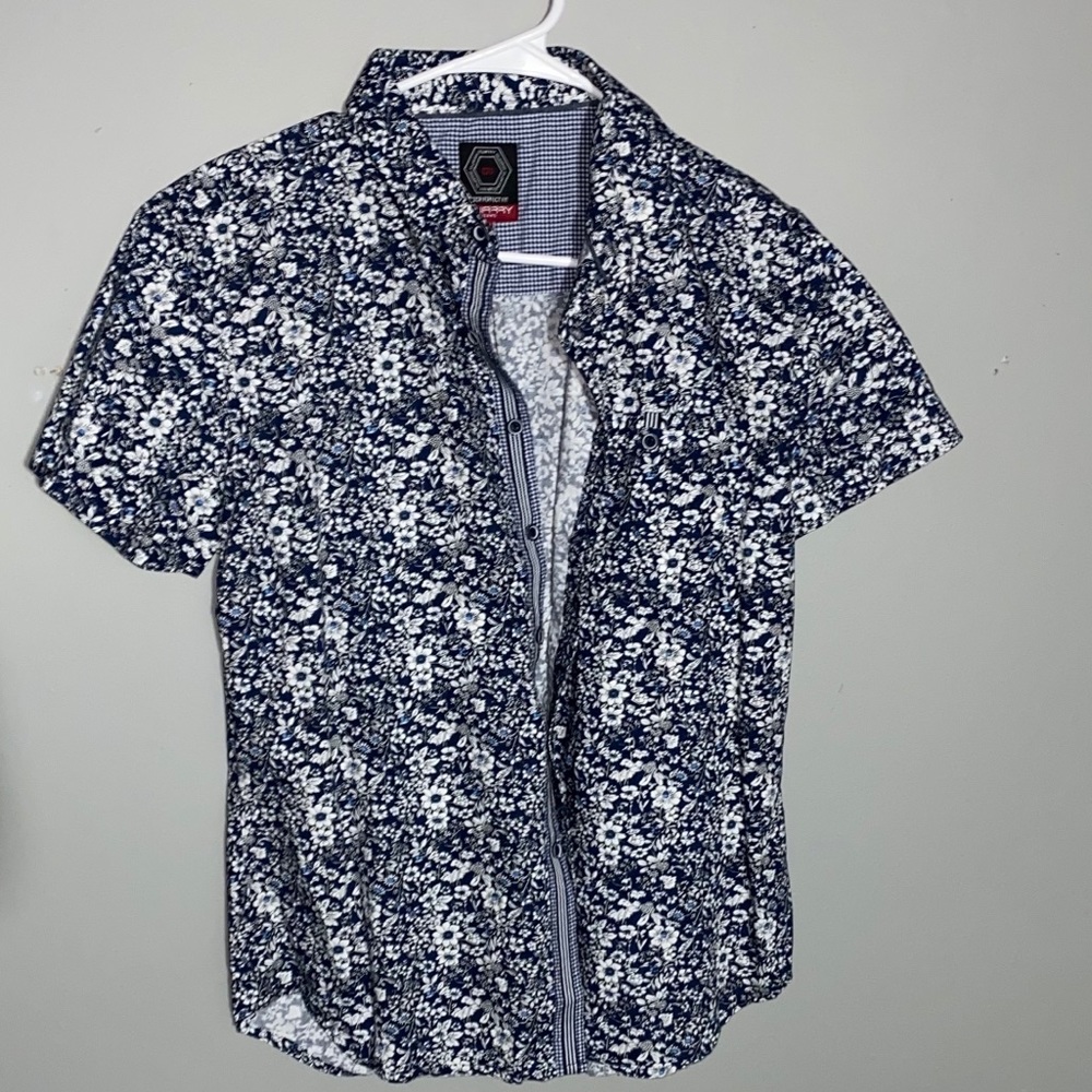 Short sleeve button up
